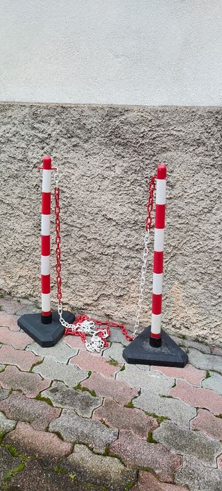 Paletti con catena anti posteggio