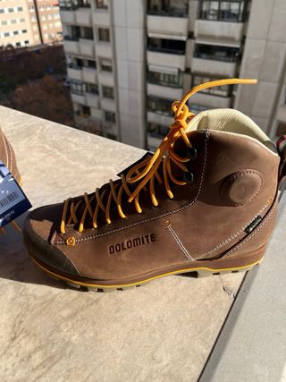 Botas Dolomite