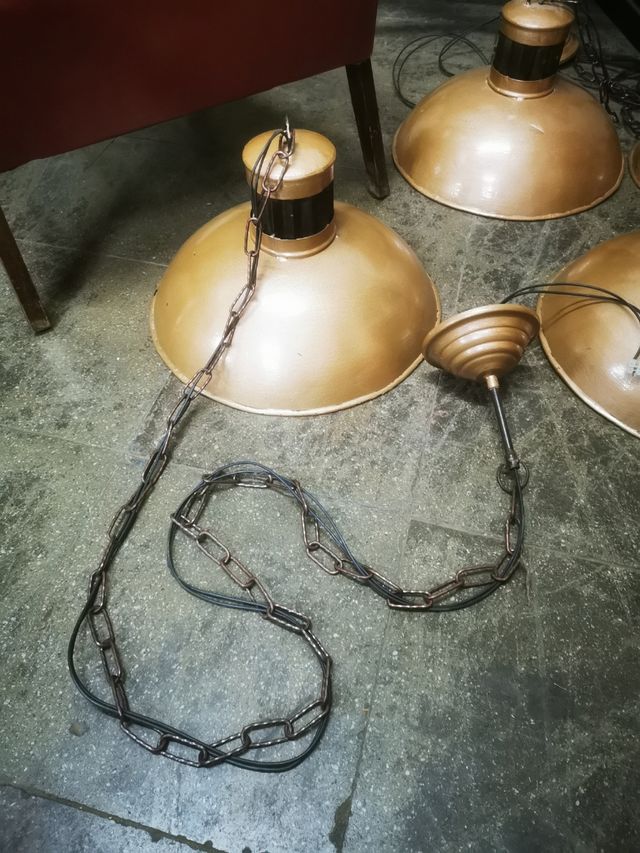 Lamparas metálicas. Focos dorados antiguos