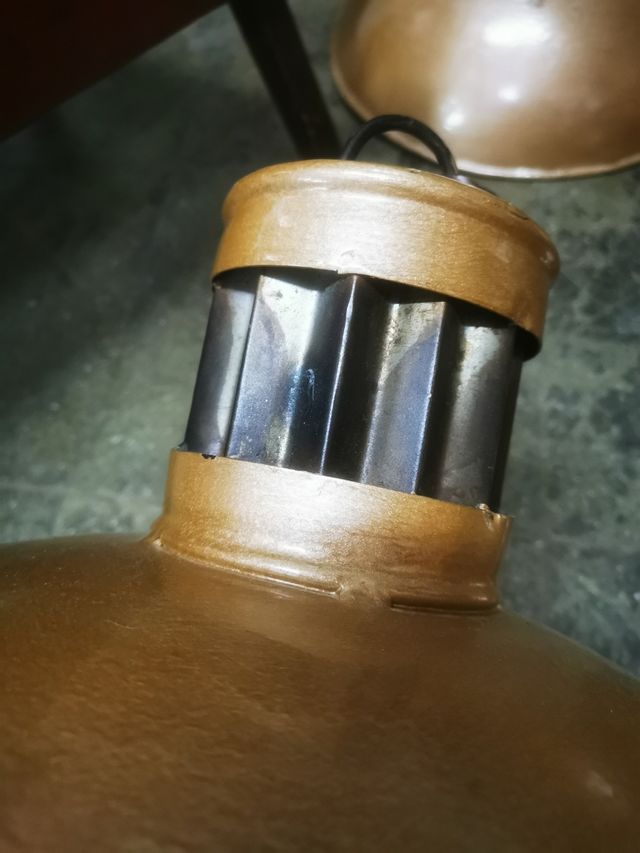 Lamparas metálicas. Focos dorados antiguos