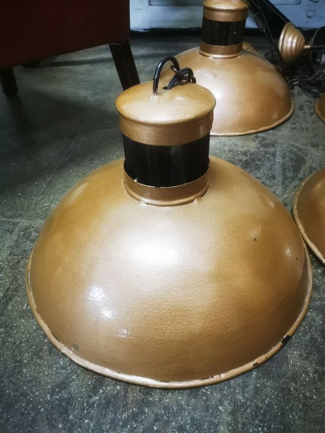 Lamparas metálicas. Focos dorados antiguos