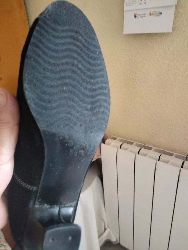 Zapatos manteo o traje regional