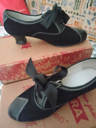 Zapatos manteo o traje regional