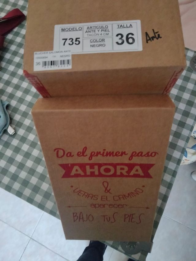 Zapatos manteo o traje regional