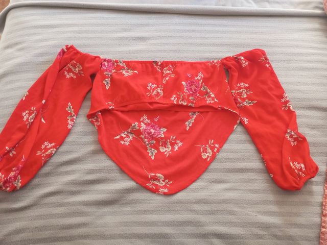 Top crop bandana rojo Tiger Mist