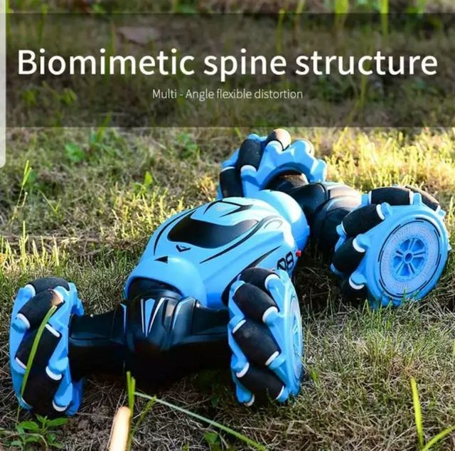 COCHE TELEDERIGIDO CON DOBLE FUNCION CON LA MANO Y