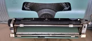 Maquina de escribir Olivetti Lettera 32