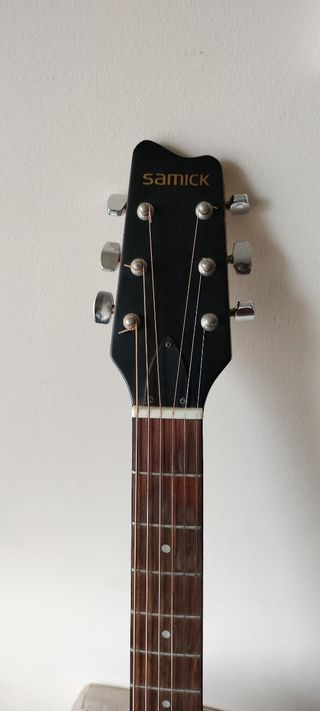 Guitarra electroacústica Samick