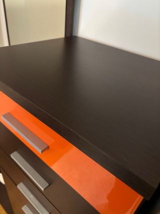 Habitación detalles naranjas