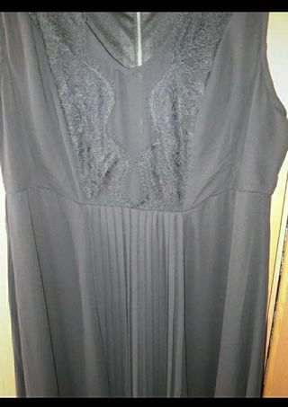 Abito nero con pizzo