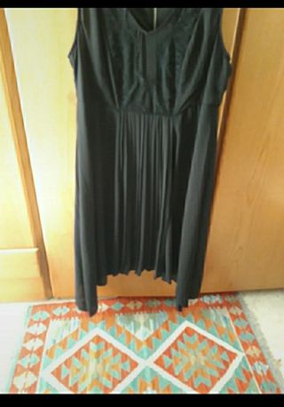 Abito nero con pizzo