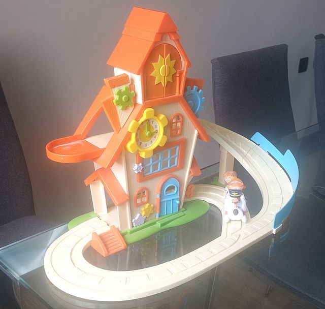 Casita tickety toc. La casita del reloj