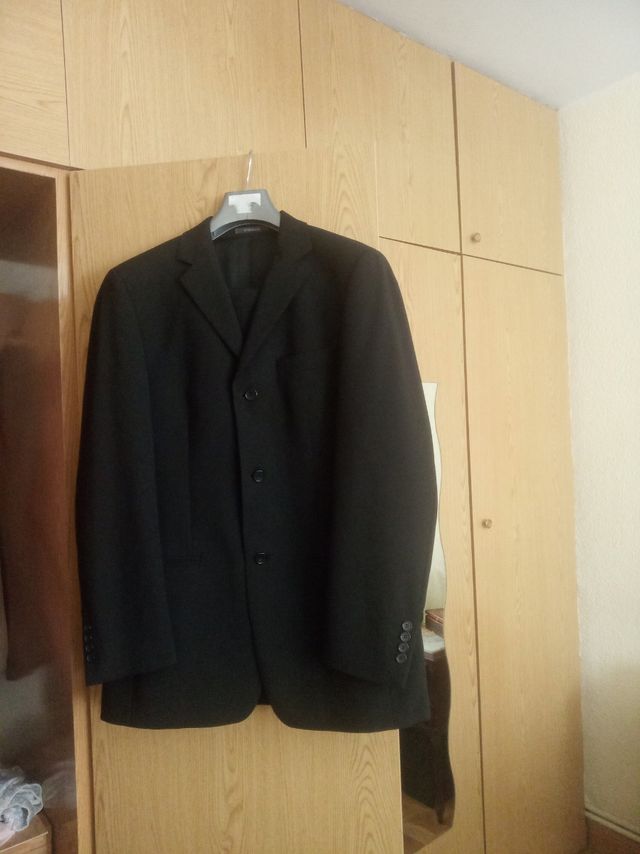Traje negro liso