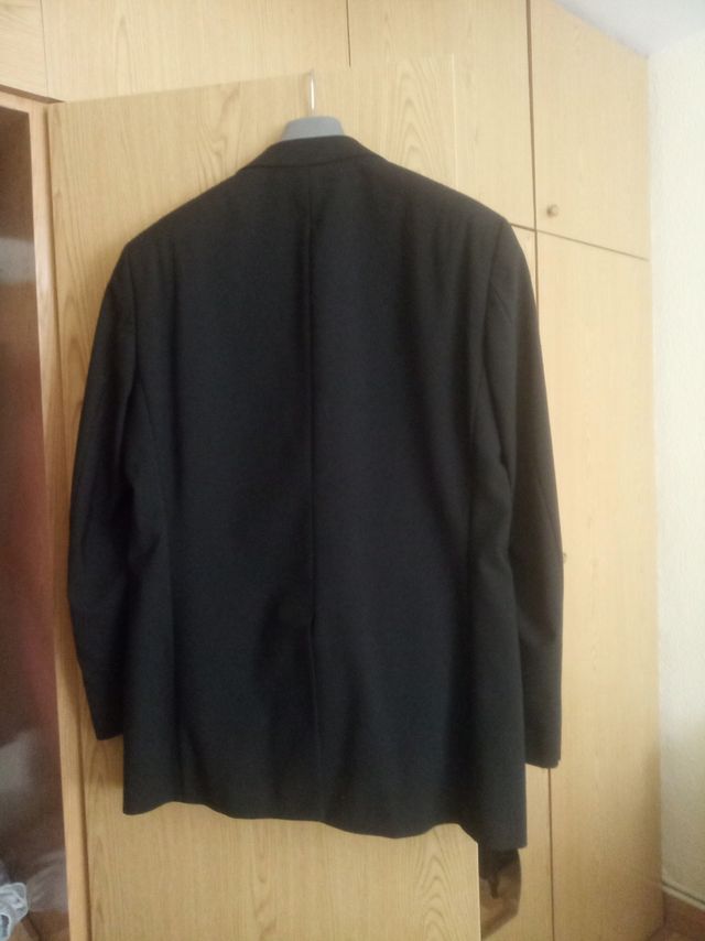 Traje negro liso
