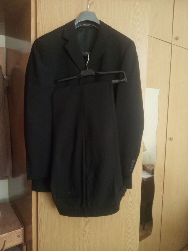 Traje negro liso