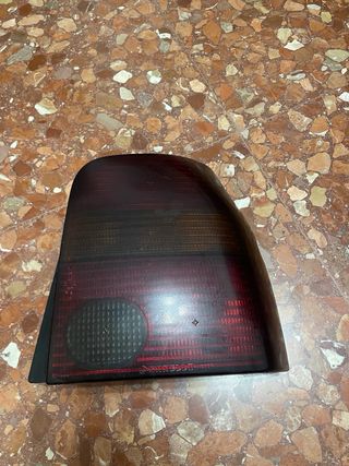 Piloto trasero arosa oscuro