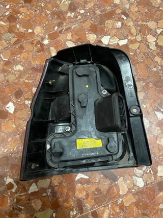 Piloto trasero arosa oscuro