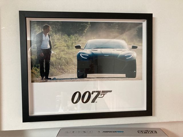 Foto enmarcada Aston Martin James Bond