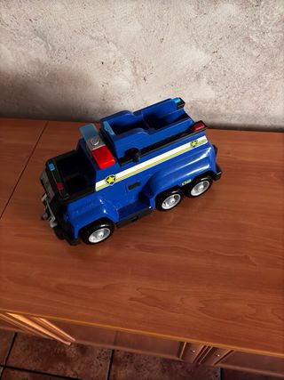 Camion  y coche chase patrulla canina