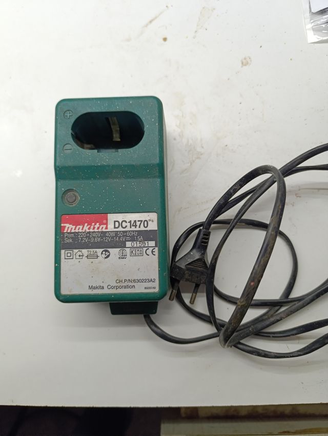 Cargador MAKITA 
