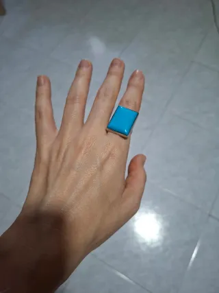 Anillo de plata con turquesa. Diámetro 1,8 ctms.