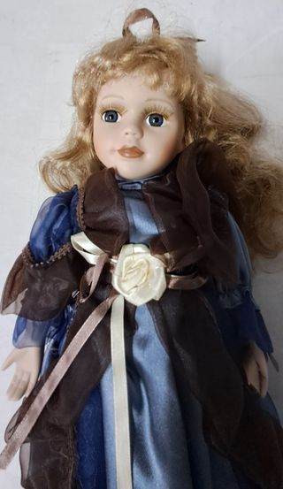 Bambola di porcellana da collezione