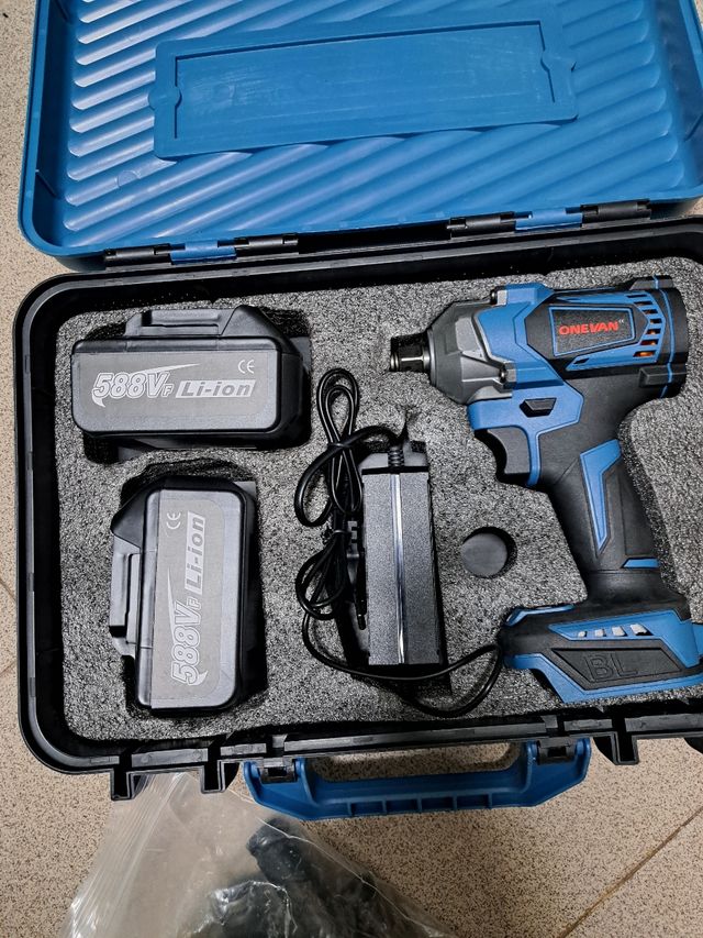 Taladro de impacto y atornillador ..