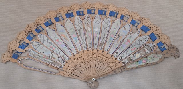 Antiguo abanico para restaurar, principios del sig
