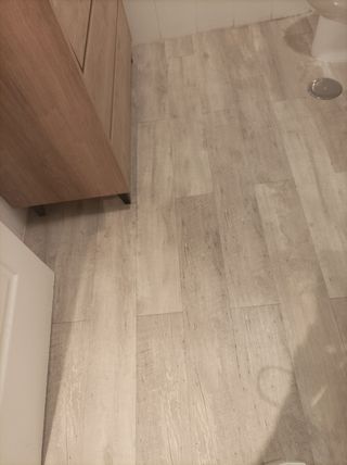 Suelo vinílico imitación parquét.