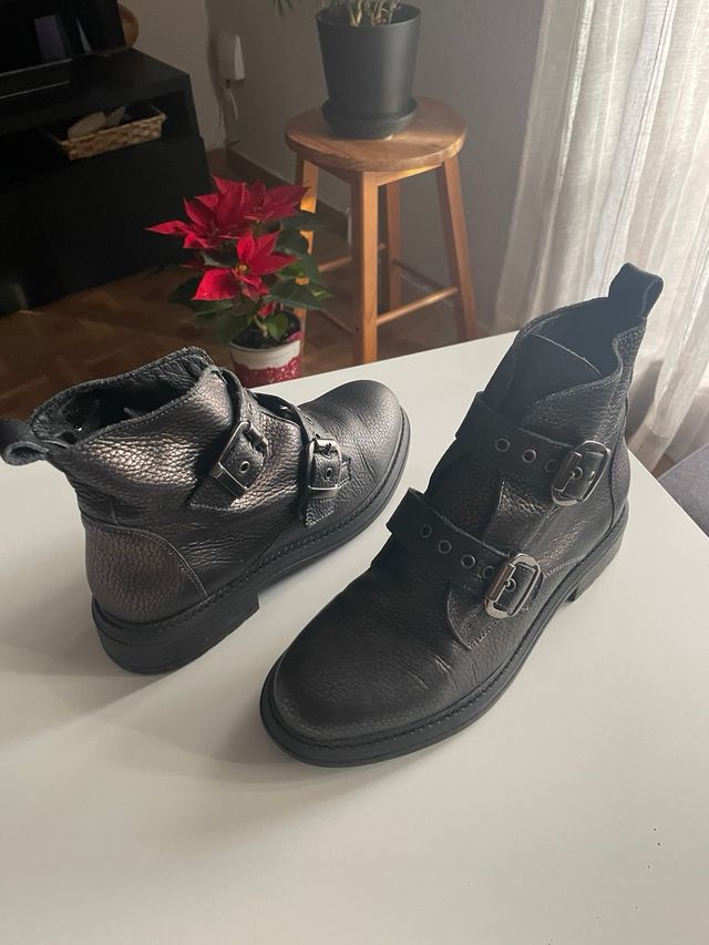 Botas de piel metalizada