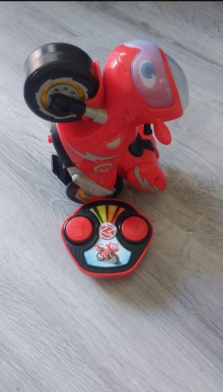 Moto teledirigida de Ricky zoom