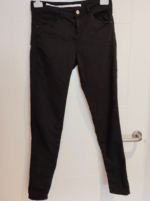 Pantalón pitillo negro talla 38
