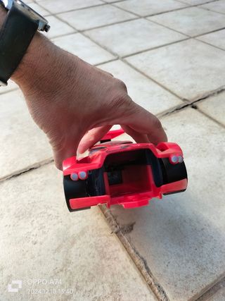 Coche lanzador de hotwels Spiderman.