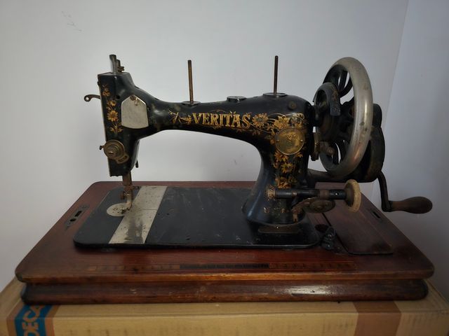 Maquina de coser alemana Veritas.