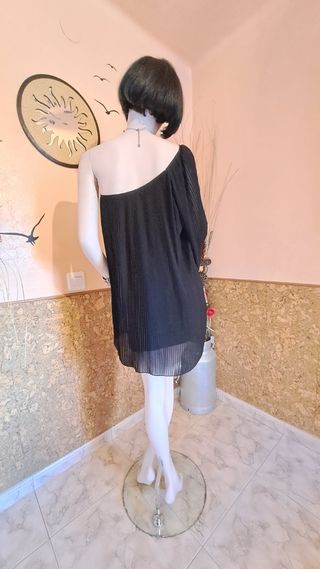 Camisola plisada con escote asimétrico