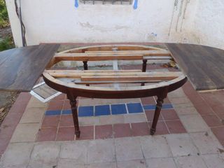 Gran mesa de madera maciza antigua