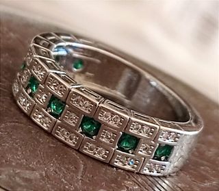 ANILLO CON CIRCONITAS COLOR ESMERALDA T 19