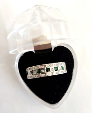 ANILLO CON CIRCONITAS COLOR ESMERALDA T 19