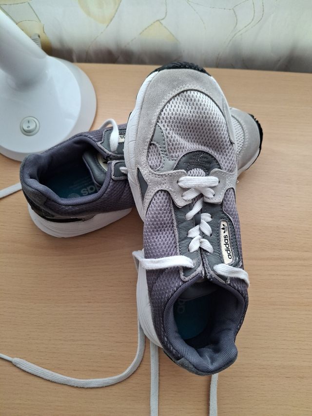 Deportivas Adidas falcón 39/1/3.