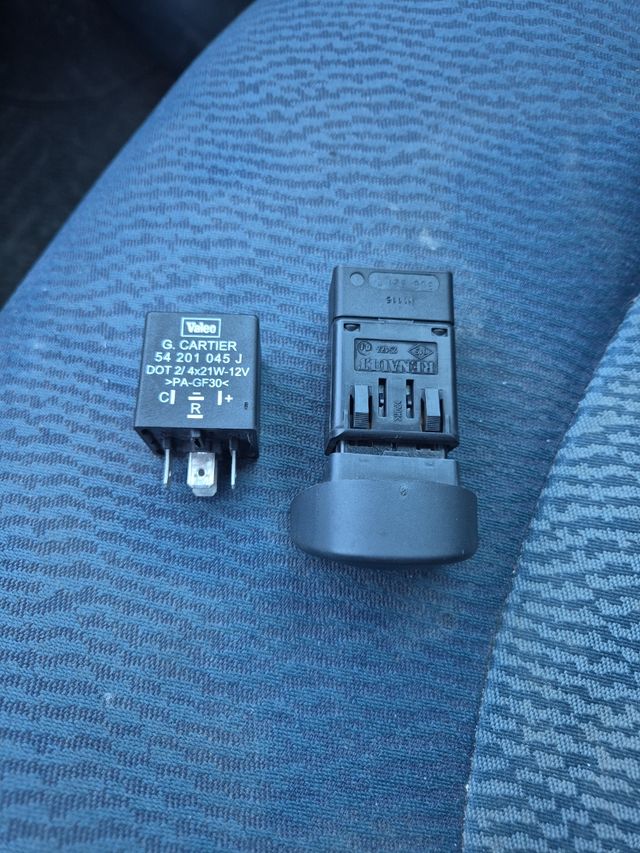 Boton 4 Intermitentes y Relé Renault kangoo