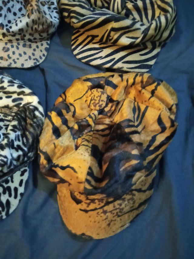 Lote de 4 gorras vintage de print animal, tigre y 