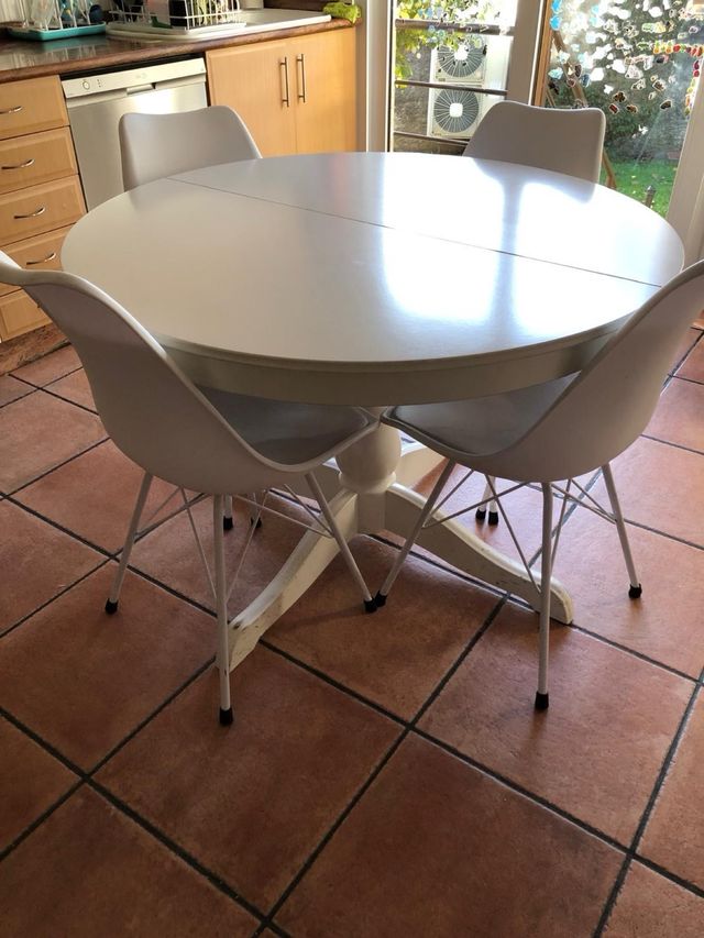 quattro sedie o otto sedie