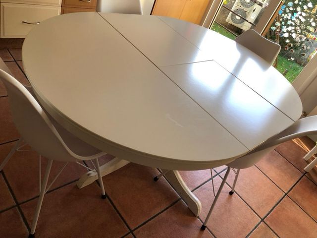 quattro sedie o otto sedie