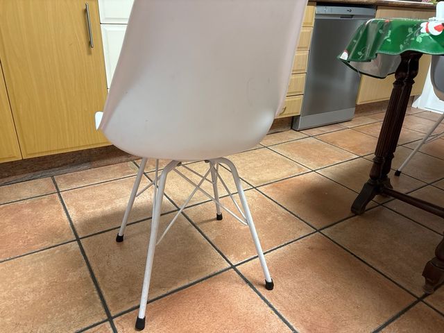 quattro sedie o otto sedie