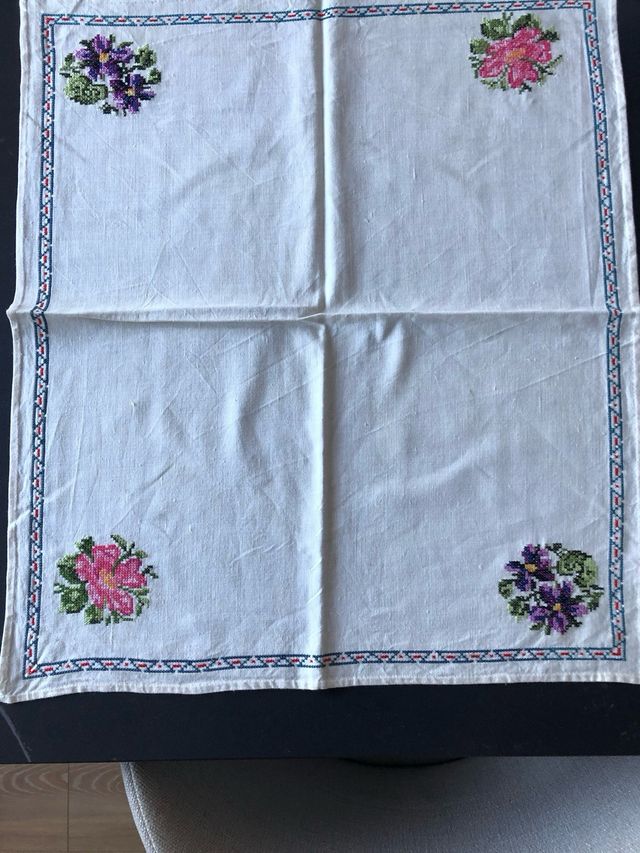 Mantel lino antiguo bordado pequeño