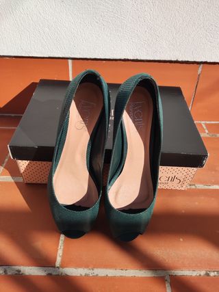 Zapatos verdes con tacón