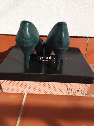 Zapatos verdes con tacón