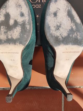 Zapatos verdes con tacón