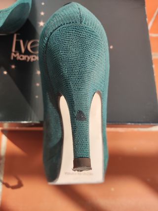 Zapatos verdes con tacón