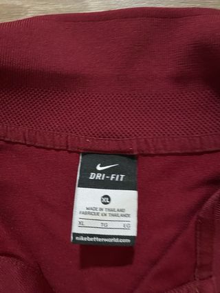 Polo Nike rojo estilo Roma